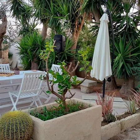 Giardino Dei Baroni House Affittacamere 3*